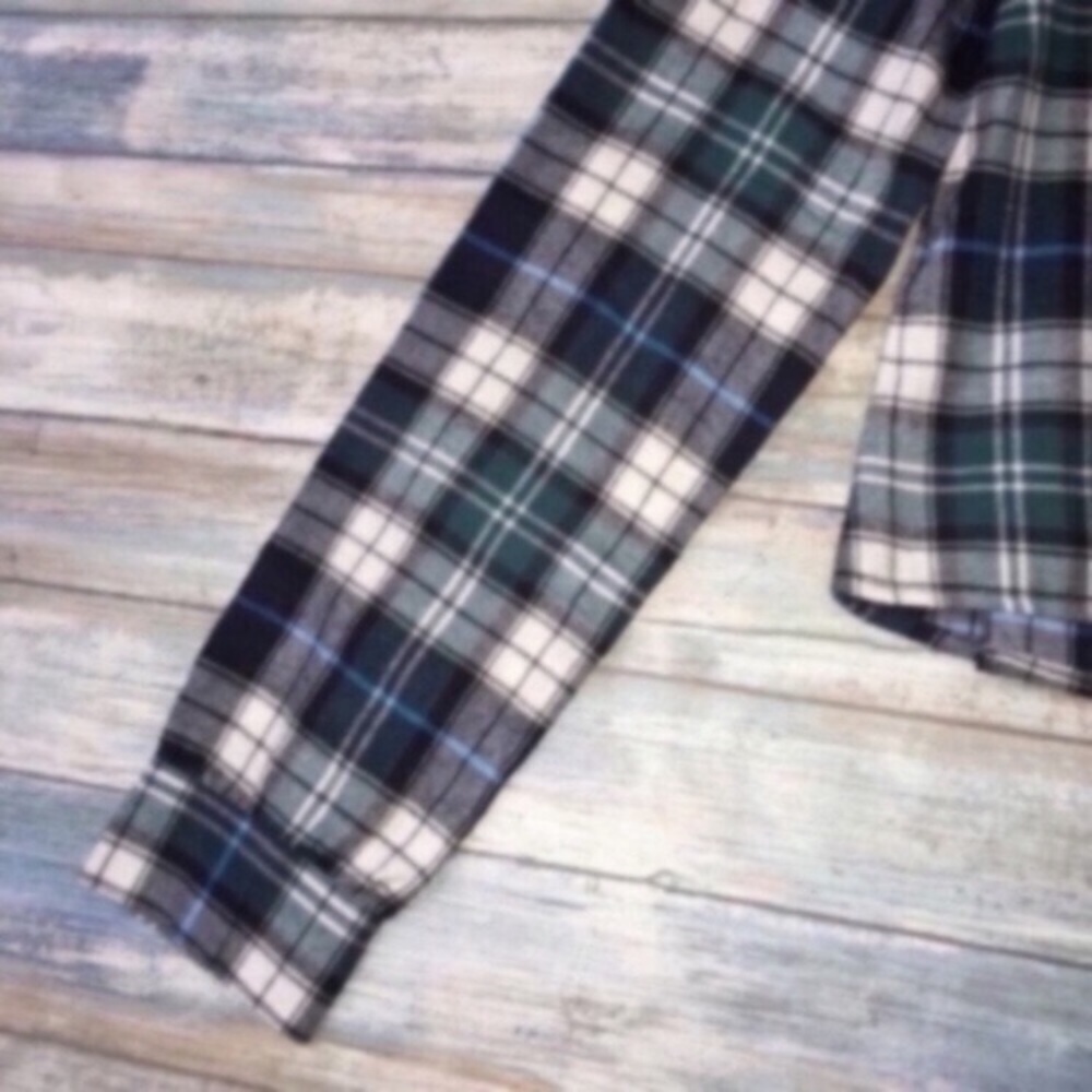 NWT Umgee Flannel Crop - Picture 2 of 5